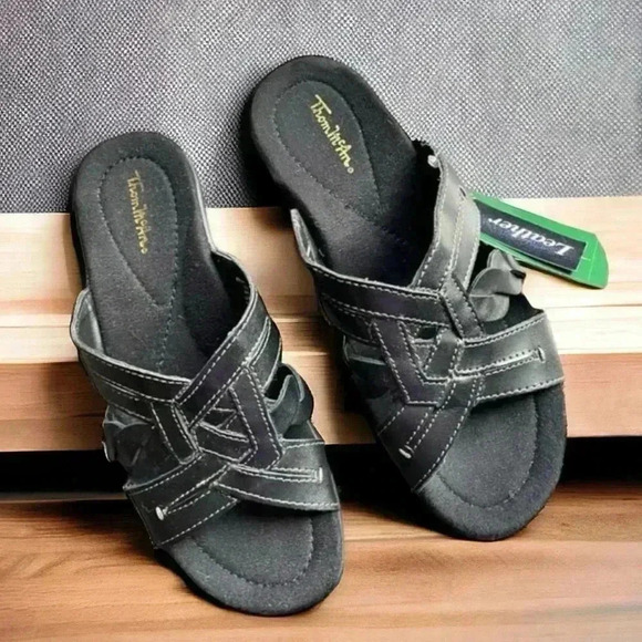 THOM McAn NEW With Tags Willia Size 6 Medium Black Leather Open-toed Samdal - Picture 1 of 3